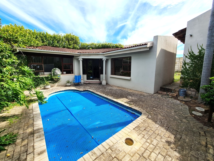 6 Bedroom Property for Sale in Noorsekloof Eastern Cape